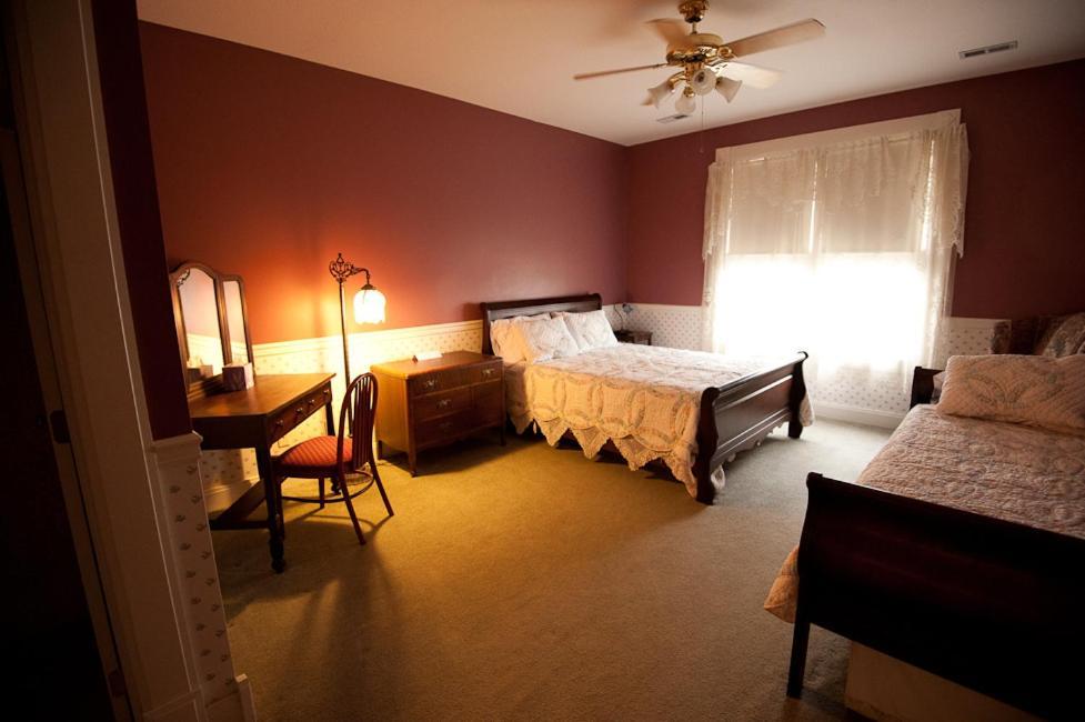 Victorian Veranda Country Inn Lawrence Szoba fotó